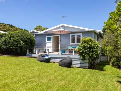 5 Waiata Road, Onetangi