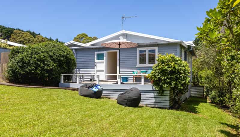 5 Waiata Road, Onetangi