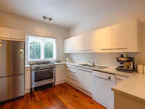 5 Waiata Road, Onetangi