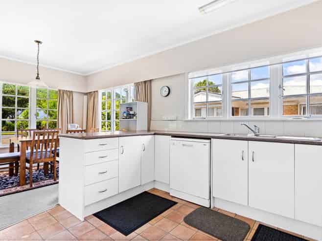 24 Lovatt Crescent, Kensington