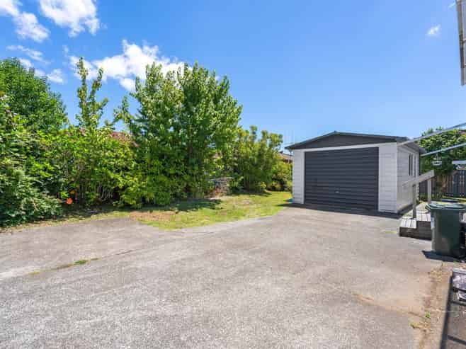 24 Lovatt Crescent, Kensington