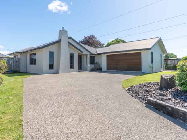 49 Stoneleigh Drive, Chartwell