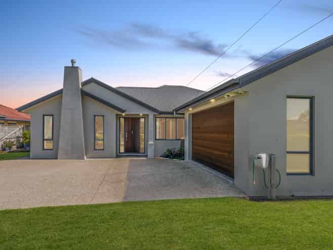 49 Stoneleigh Drive, Chartwell