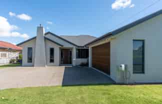 49 Stoneleigh Drive, Chartwell