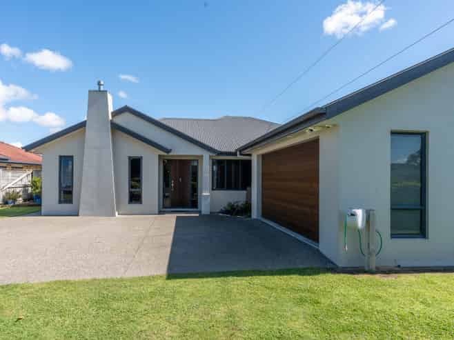 49 Stoneleigh Drive, Chartwell