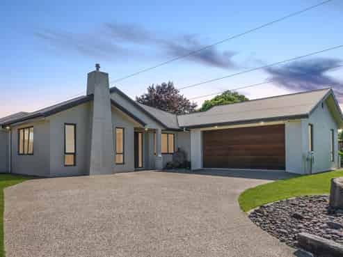 49 Stoneleigh Drive, Chartwell