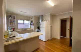 28A Beach Road, Pahurehure