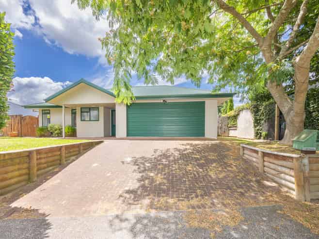 7 Grasmere Court, Huntington