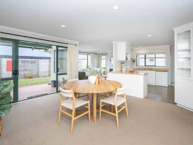 7 Grasmere Court, Huntington