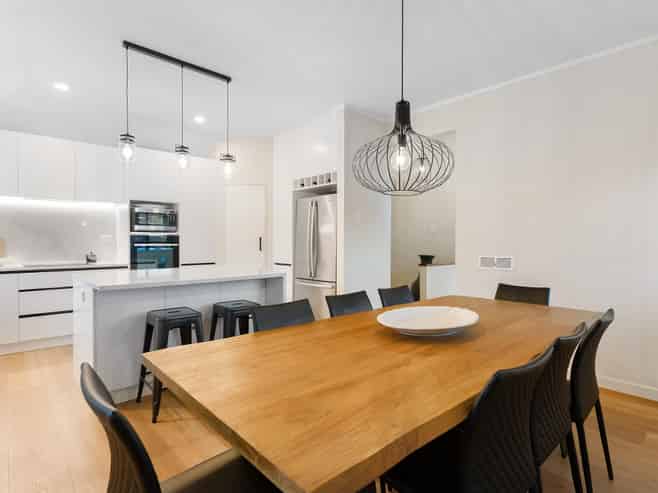 1/142 Sunset Road, Unsworth Heights