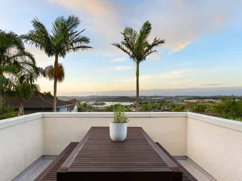 1/142 Sunset Road, Unsworth Heights