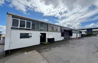 Great Value! Warehouse on Rosebank Road | 523m2