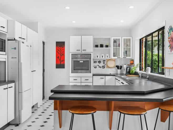 37 Whiting Grove, West Harbour