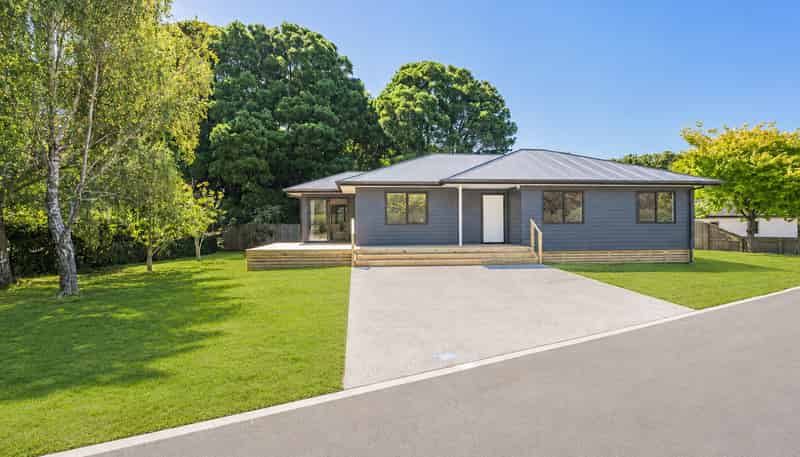 62 Awanui Drive, WAIKANAE