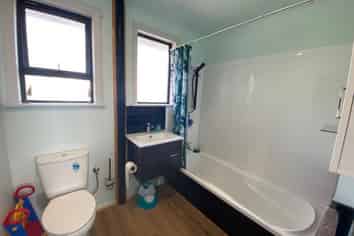 28 Warwick Road, Stratford