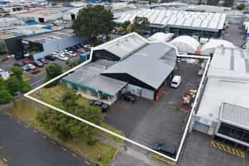 Functional Penrose Complex | 1,281 m2