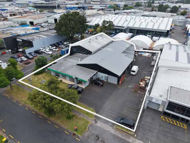 Functional Penrose Complex | 1,281 m2