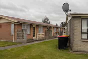 1-12/71 Main Street, Mataura