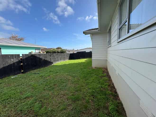1/37 John Walker Drive, Manurewa