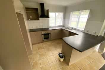 35 Hilltop Road, Flat Bush