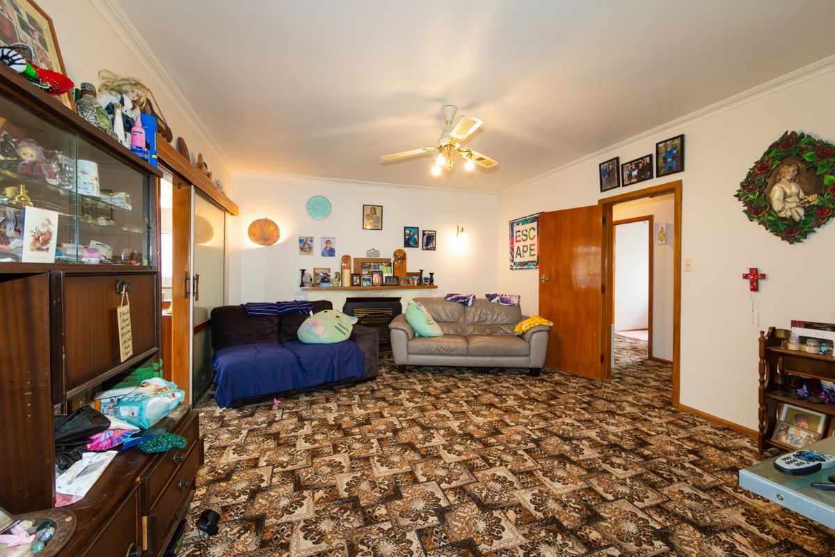 First home or high yield investment - Más