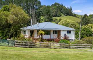 946 Limeworks Loop Road, Te Pahu