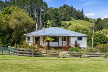 946 Limeworks Loop Road, Te Pahu