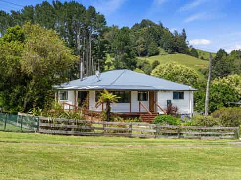 946 Limeworks Loop Road, Te Pahu