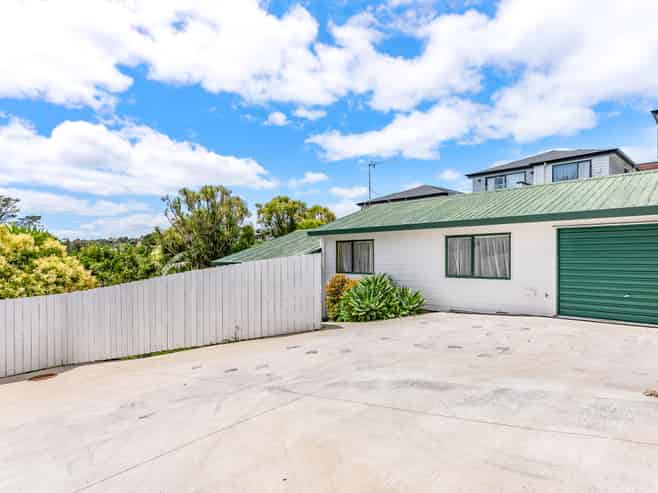 2/143 Rangatira Road, Beach Haven