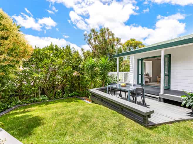 2/143 Rangatira Road, Beach Haven