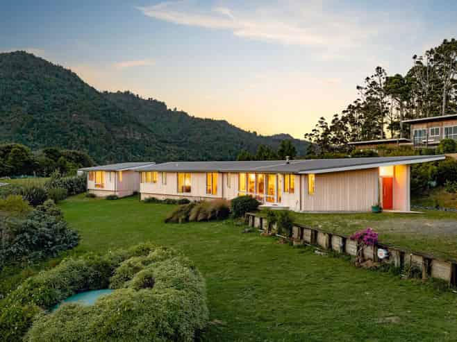 38 Upland Road, Huia