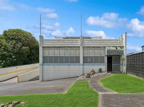 VACANT WORKSHOP/OFFICE – OCCUPY OR INVEST
