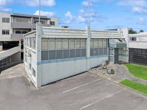 VACANT WORKSHOP/OFFICE – OCCUPY OR INVEST
