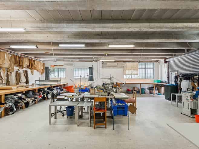 VACANT WORKSHOP/OFFICE – OCCUPY OR INVEST
