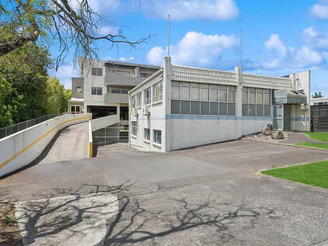 VACANT WORKSHOP/OFFICE – OCCUPY OR INVEST
