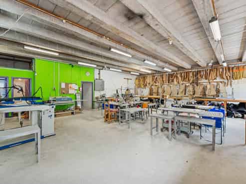 VACANT WORKSHOP/OFFICE – OCCUPY OR INVEST

