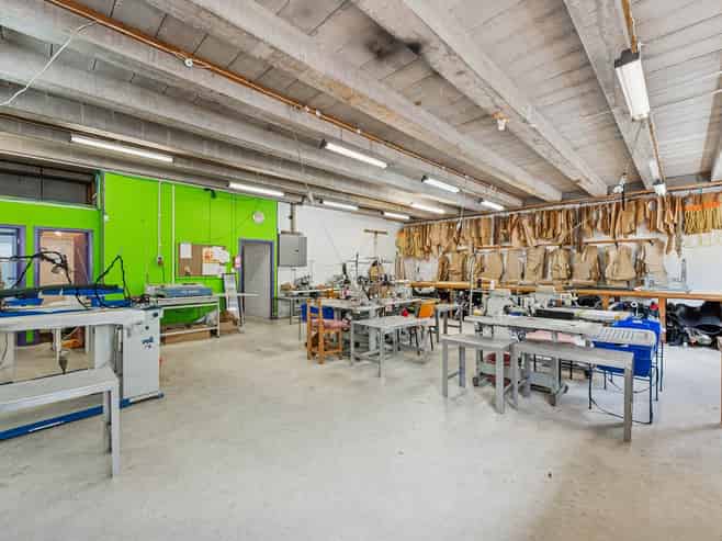 VACANT WORKSHOP/OFFICE – OCCUPY OR INVEST
