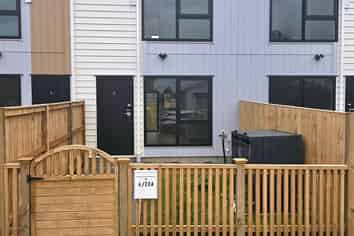 4/20A Cleek Road, Mangere East