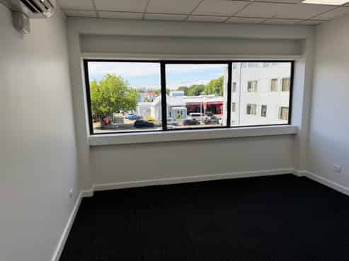 Small Office in Newly Refurbished Building