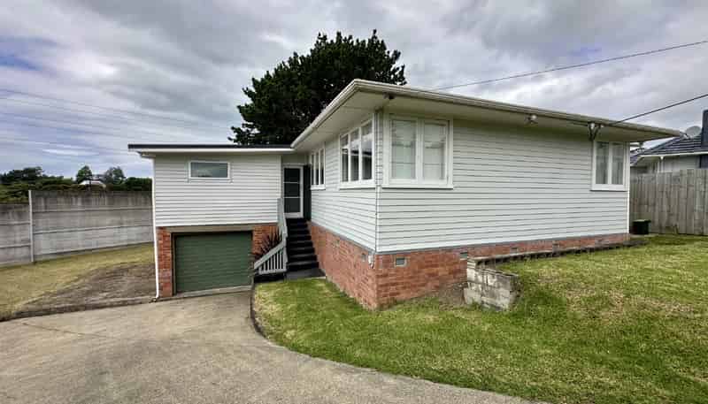 22  Paton Avenue, Te Atatu South