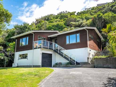 21 Gaya Grove, Ngaio