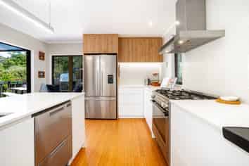 21 Gaya Grove, Ngaio