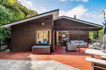 21 Gaya Grove, Ngaio