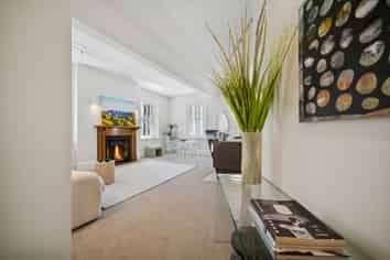 202-3 Plimmers Steps, Wellington Central