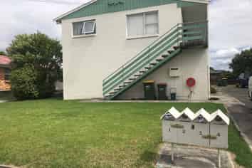 1/4 June Place, Hamilton East