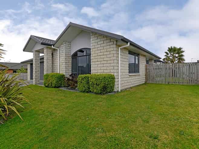 10 St James Drive, Huntington