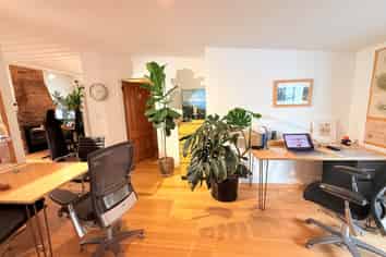 KINGSLAND VILLA WITH TIMELESS CHARM
