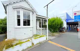 KINGSLAND VILLA WITH TIMELESS CHARM
