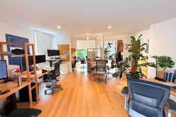 KINGSLAND VILLA WITH TIMELESS CHARM
