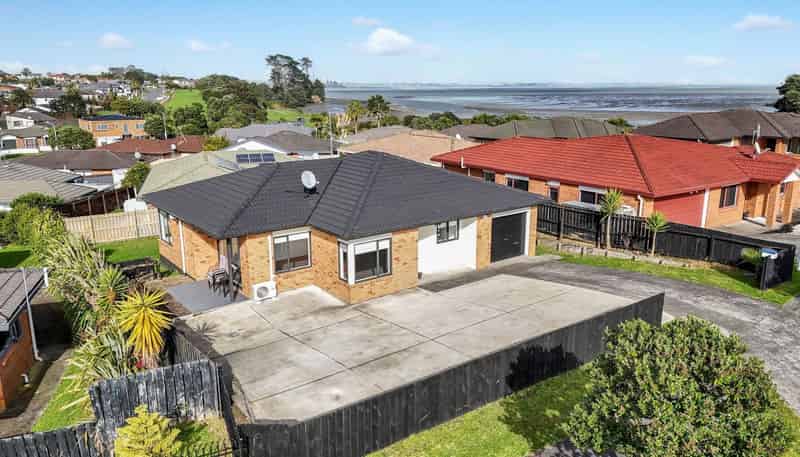 6 Eloise Place, Clendon Park